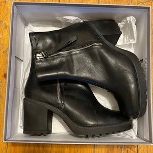 Vagabond Shoemaker black booties in perfect condition. Only worn once.
